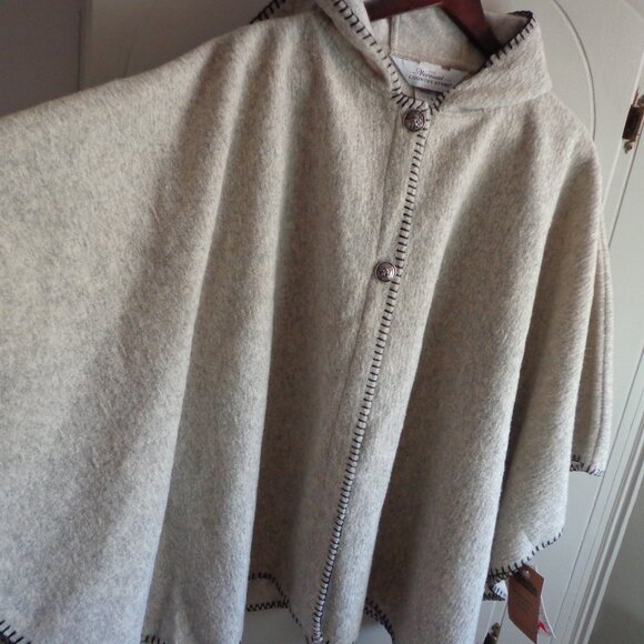 NWT The Vermont Country Store Hooded Shawl Cape O/S Natural Button Closure - Picture 6 of 16